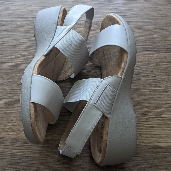 Easy Spirit Tan Kaffi Slingback Wedge Sandal - Picture 3 of 8